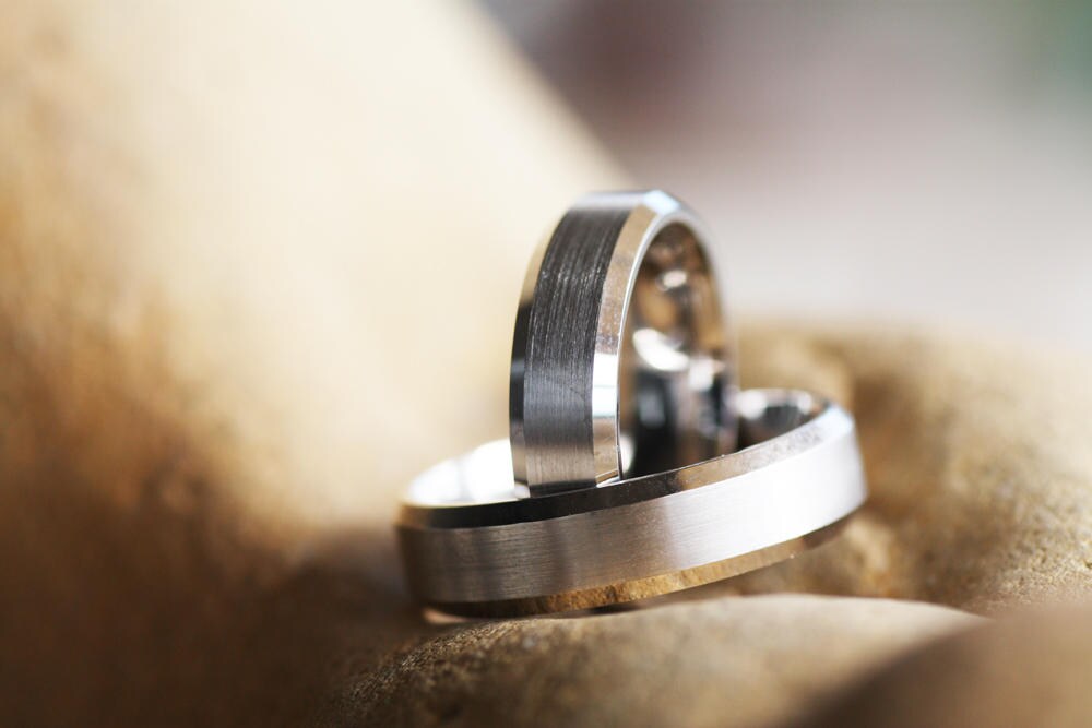 Elegant White Gold Wedding Band Set - Perfect for Your Big Day