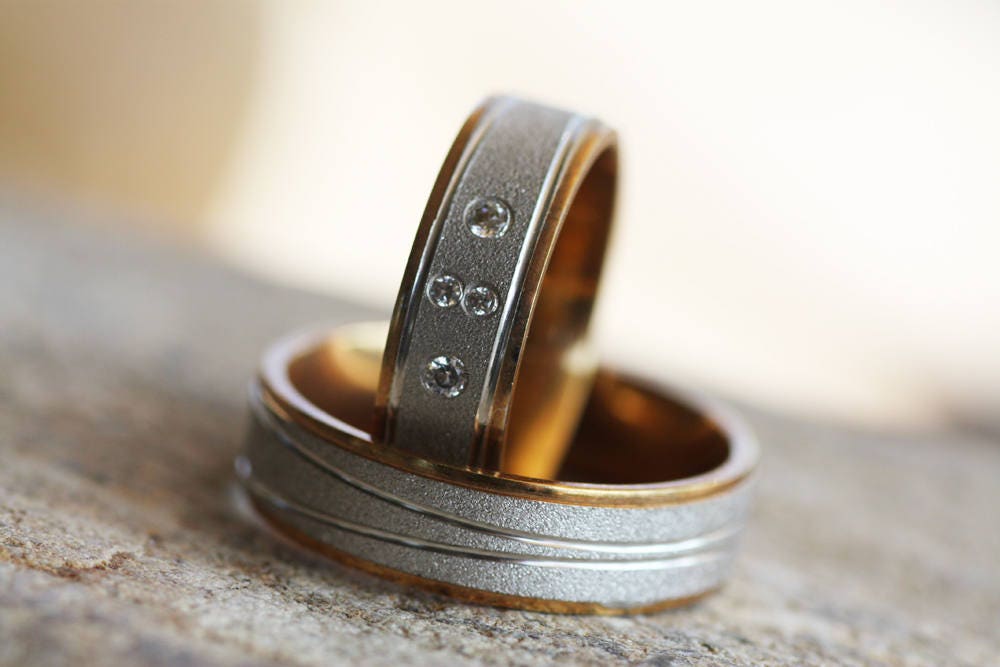 Personalized gold rings with diamonds