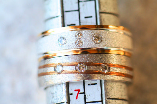 Personalize with diamonds your wedding gold ring