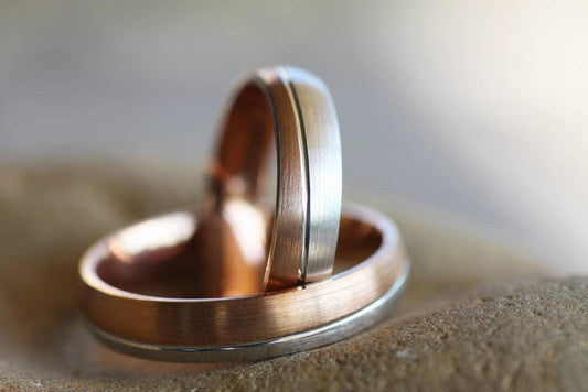 Engraved gold rings to express your commitment