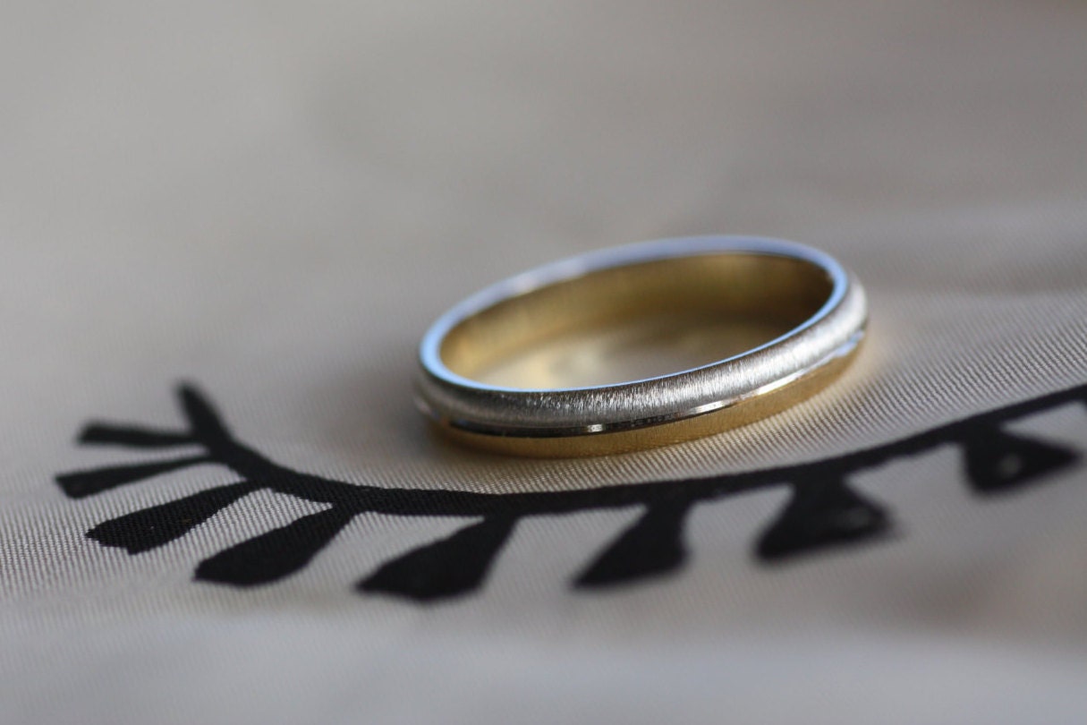 Elegant Gold textured wedding  band