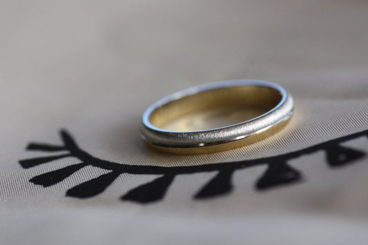 Elegant Gold textured wedding  band