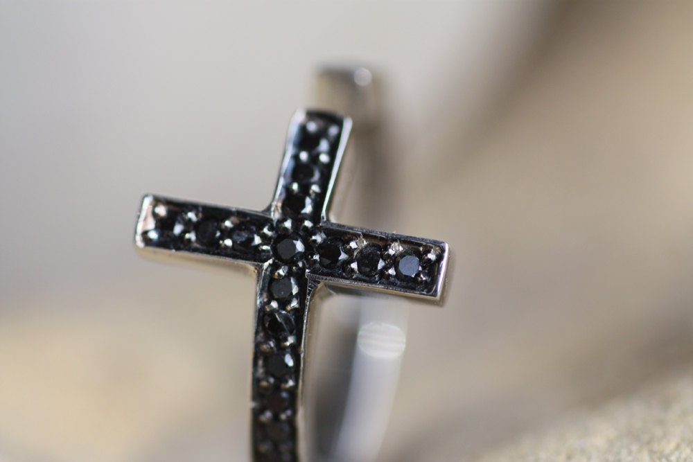 K18 Gold Cross diamonds ring