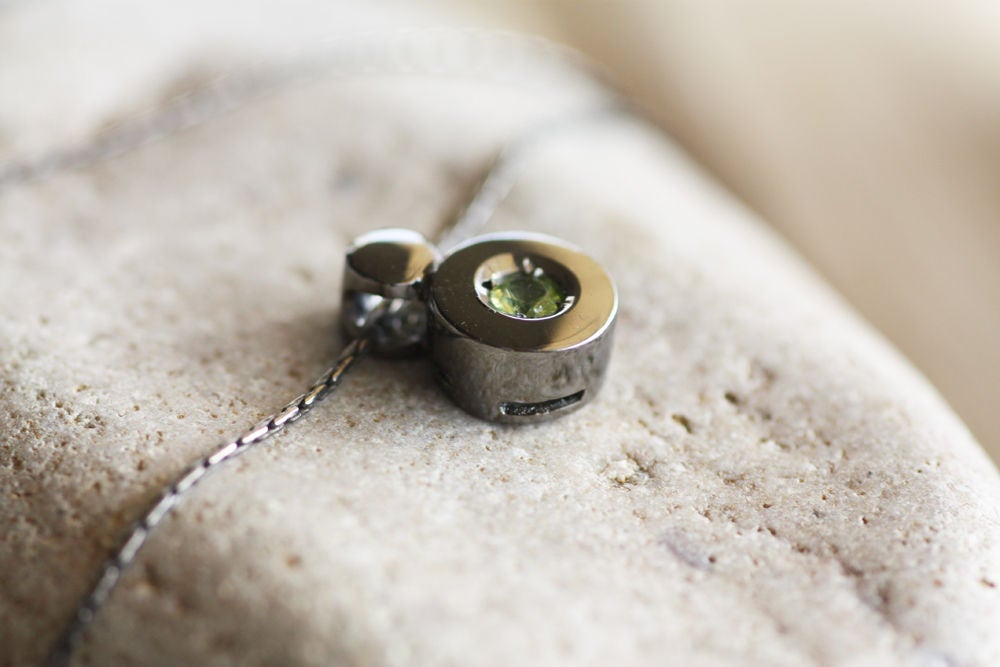 Peridot pendant for women in sterling silver black rhodium