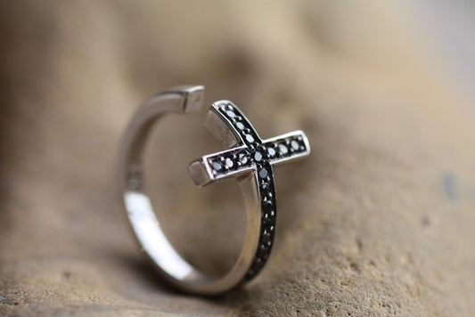 K18 Gold Cross diamonds ring