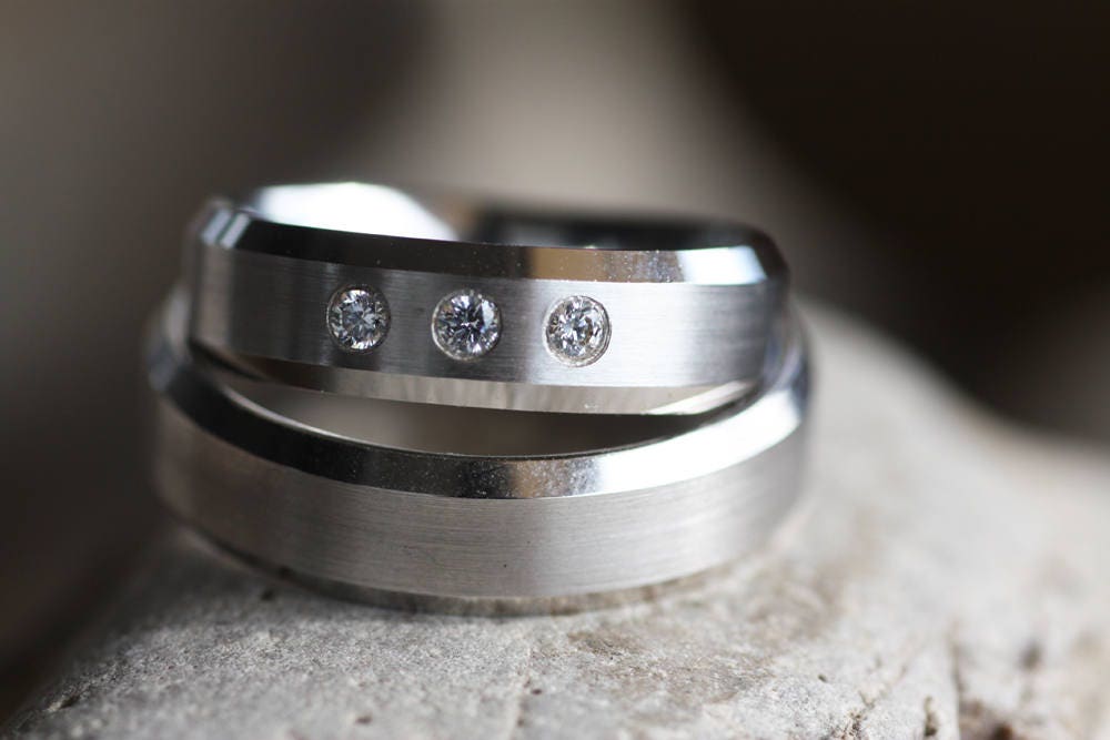 Simple 18K gold wedding engagement ring