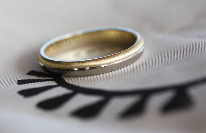 Elegant Gold textured wedding  band