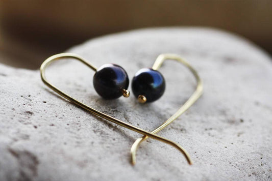 Gold K18 Wire Black Pearl earrings