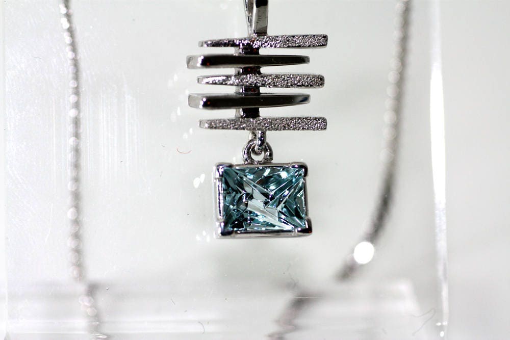 Handcrafted aquamarine pendant