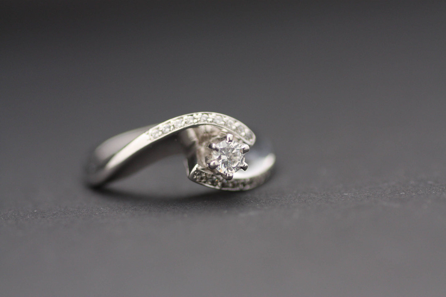 Halo, White Gold Diamond ring