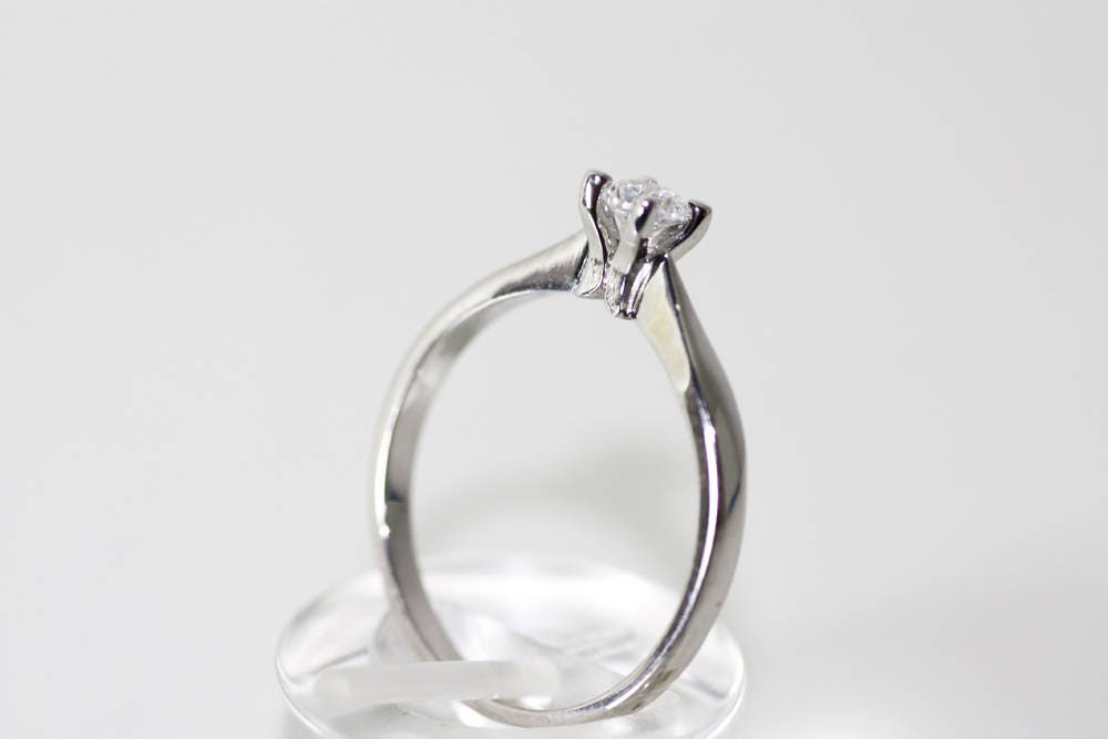 Brilliant cut Diamond engagement ring for her