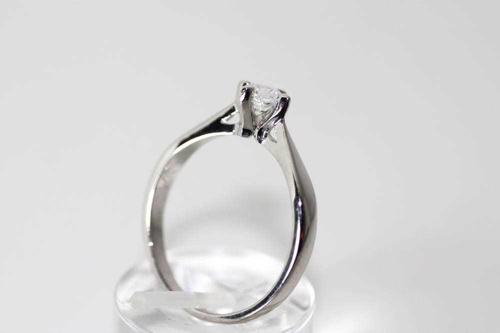 Diamond White gold ring
