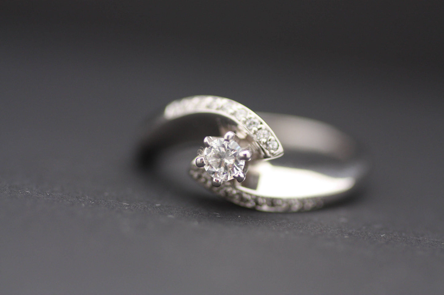 Halo, White Gold Diamond ring