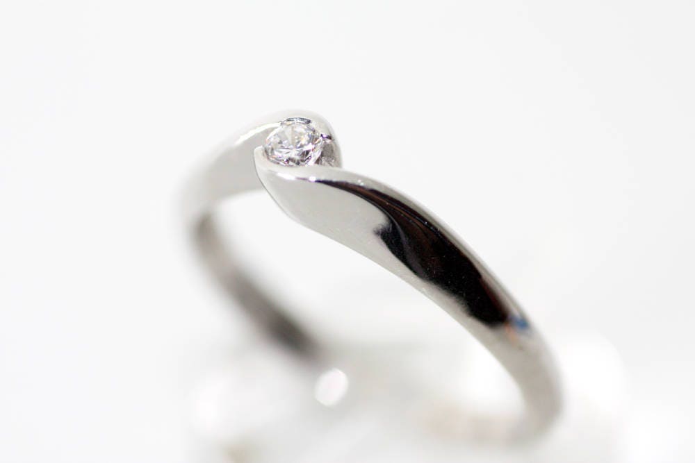 Brilliant cut Diamond engagement ring