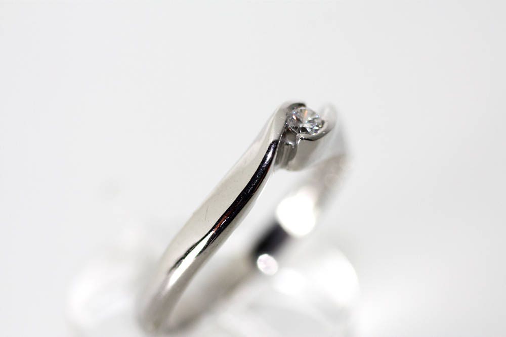 Brilliant cut Diamond engagement ring