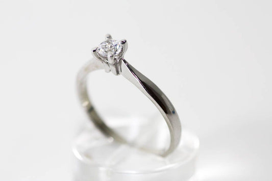 Brilliant cut Diamond engagement ring for her