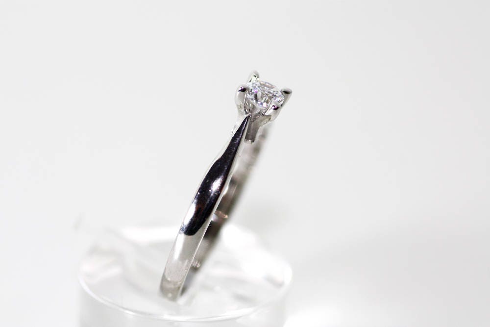 Brilliant cut Diamond engagement ring for her