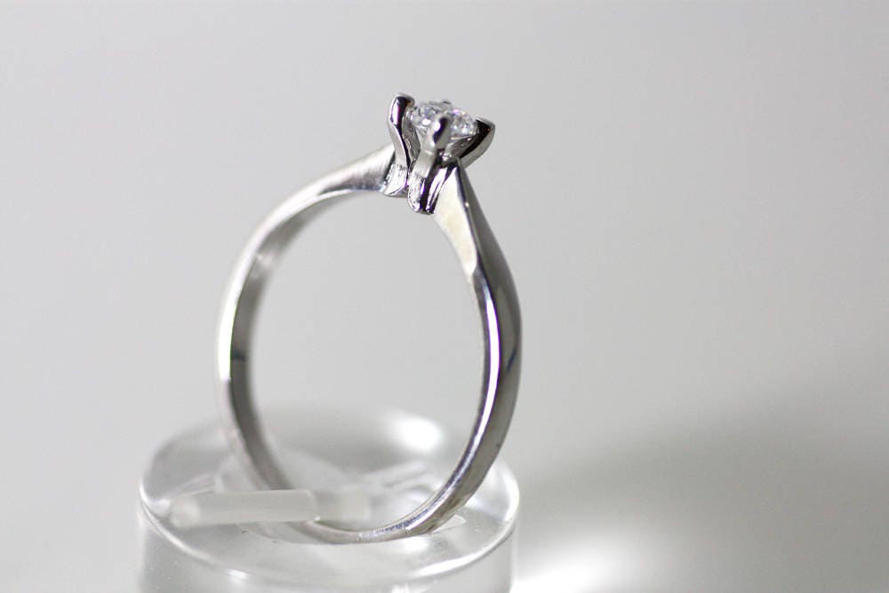Brilliant cut Diamond engagement ring for her