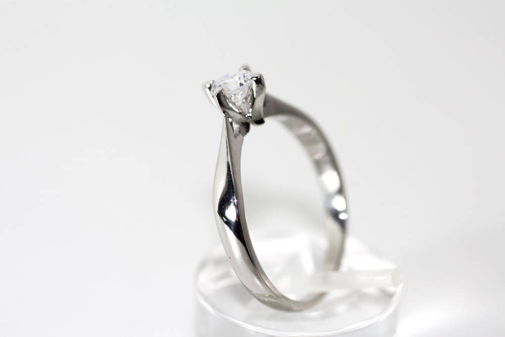Diamond White gold ring