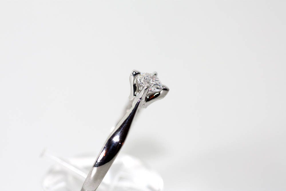 Diamond White gold ring