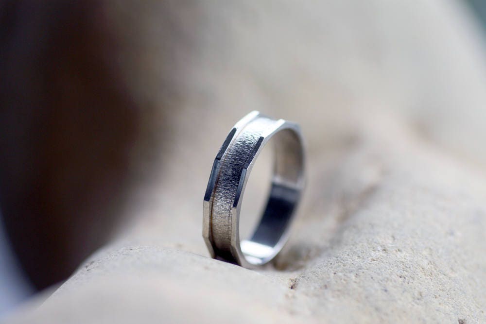 Men's White gold Textured band