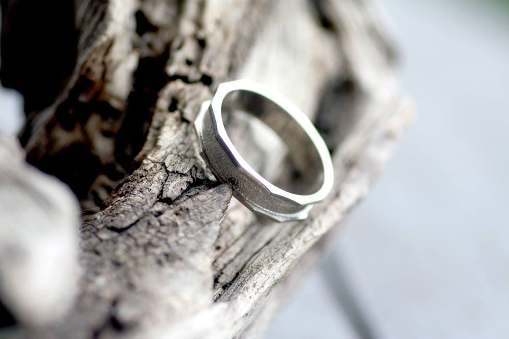 Men's White gold Textured band