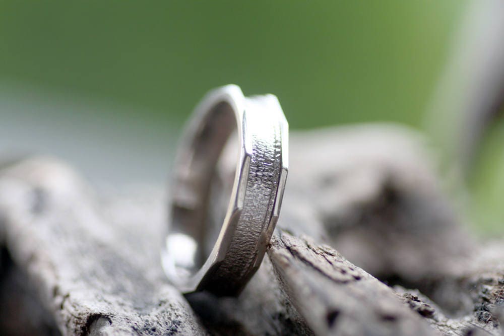 Men's White gold Textured band