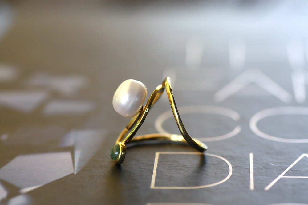 Fresh water Pearl and Tourmaline cabouchon ring