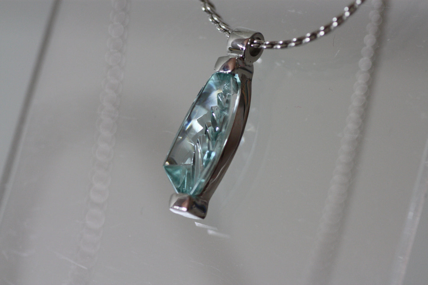 Aquamarine silver pendant
