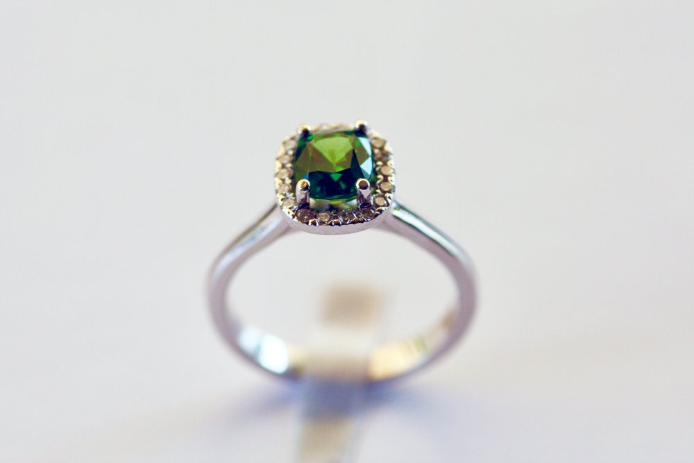 White Gold K18 Tsavorite ring