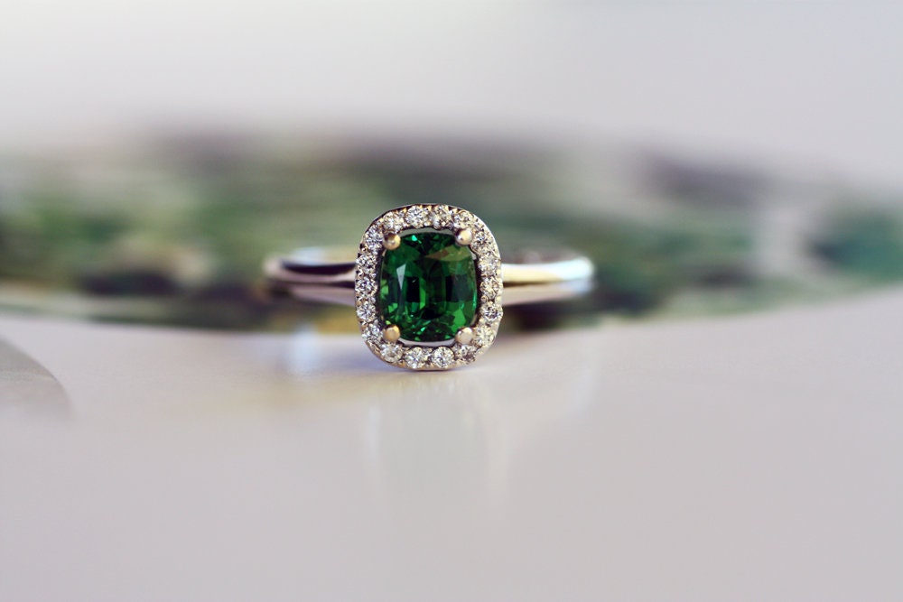 White Gold K18 Tsavorite ring