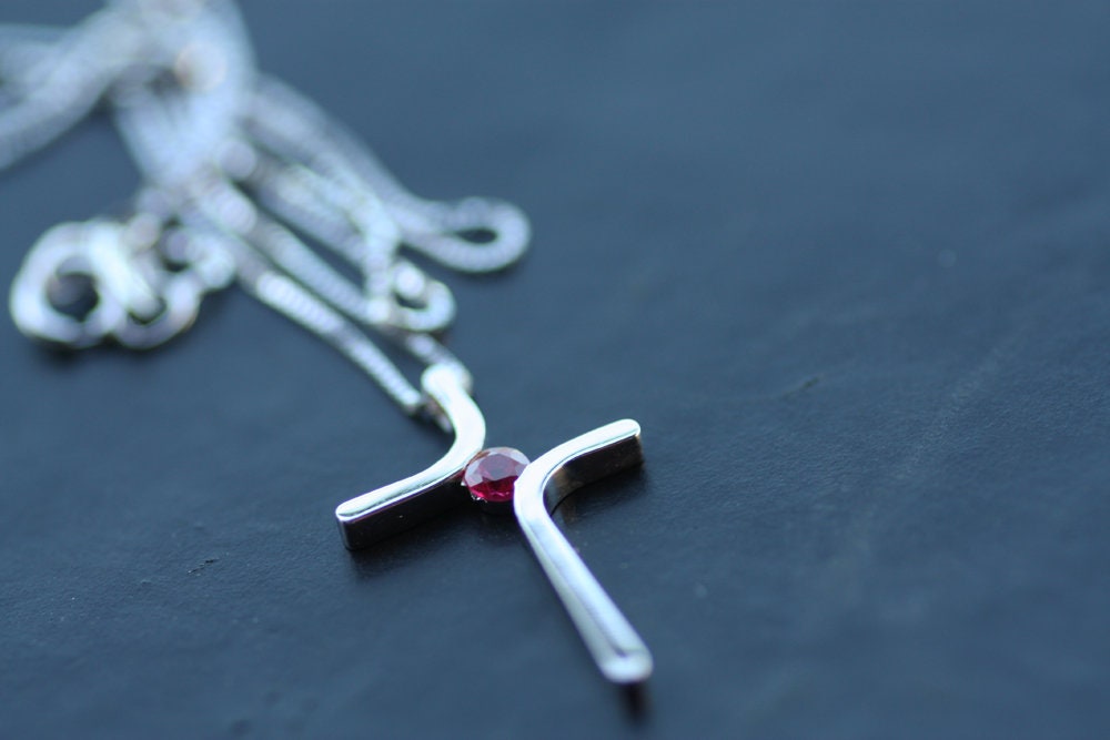 Ruby, White gold elegant cross