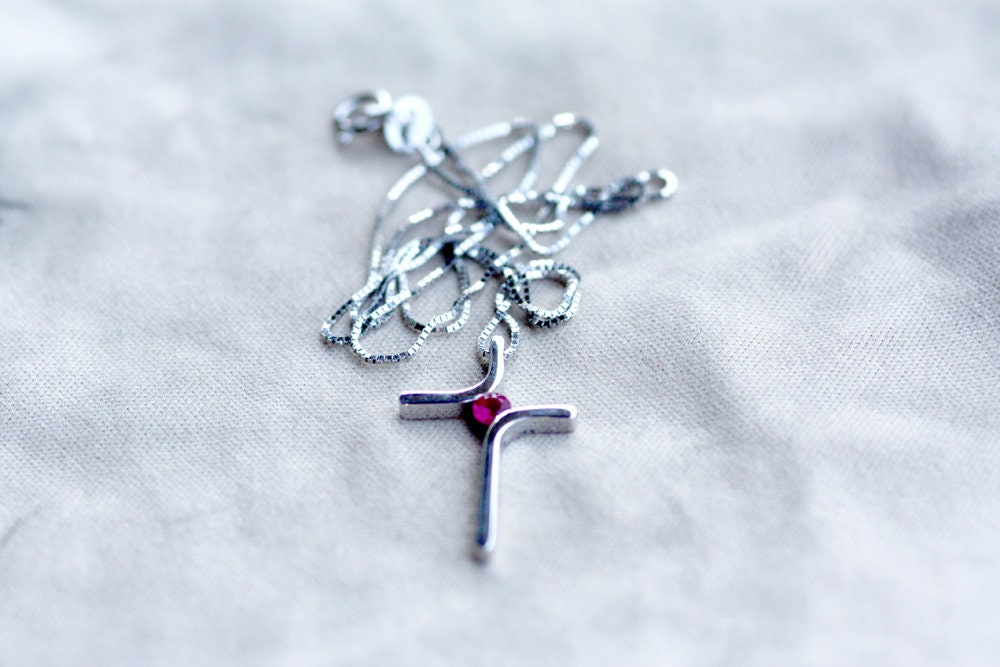 Ruby, White gold elegant cross