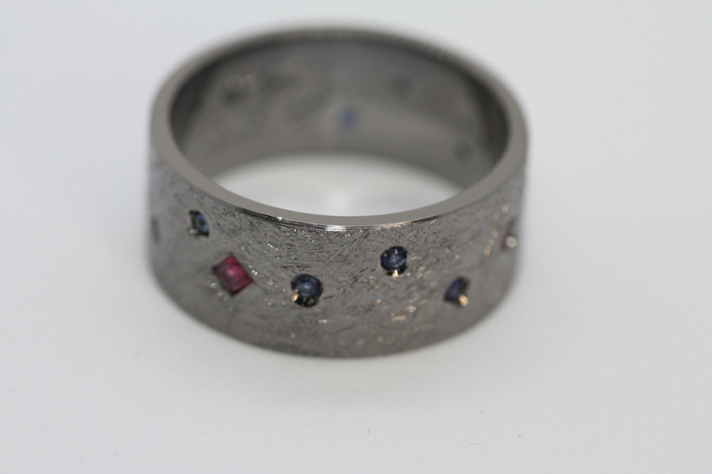 Ring with rubies and sapphires