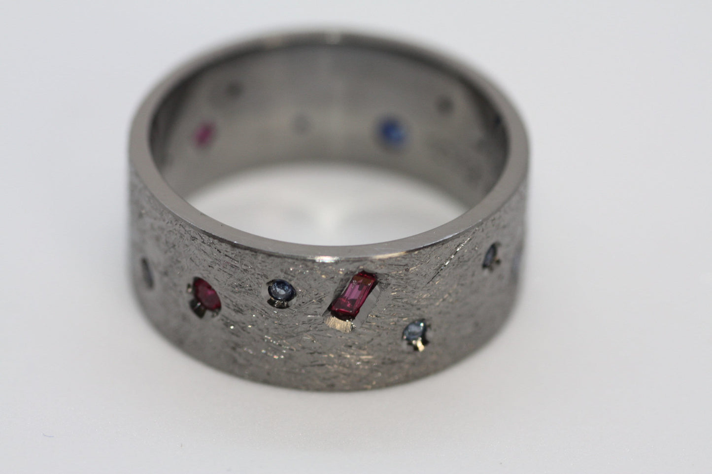 Ring with rubies and sapphires