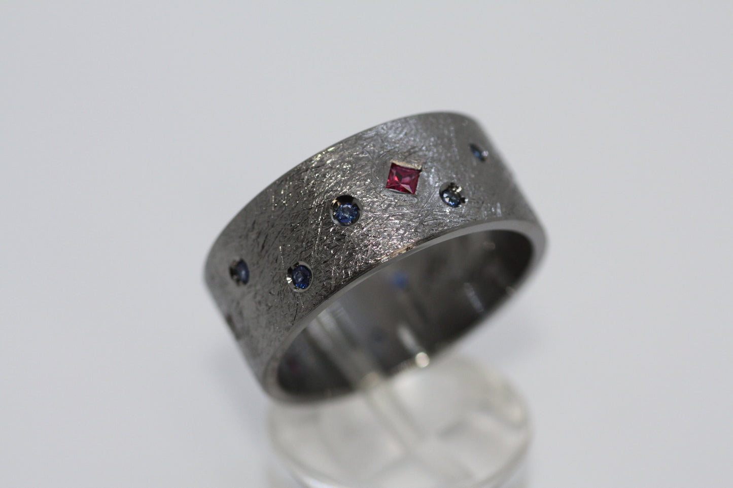 Ring with rubies and sapphires