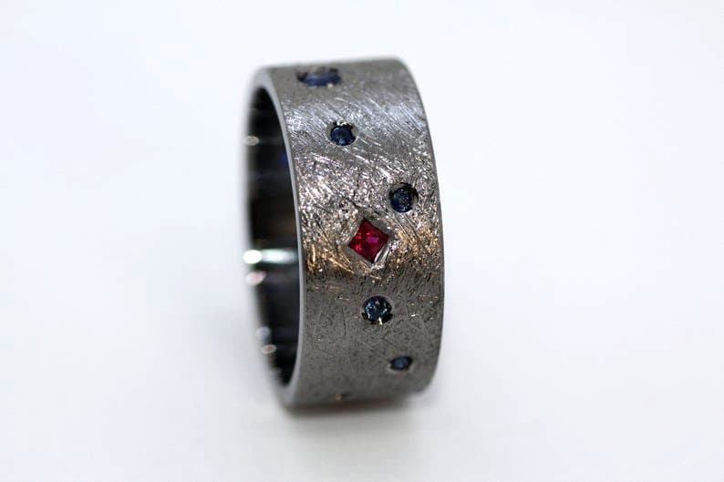 Ring with rubies and sapphires