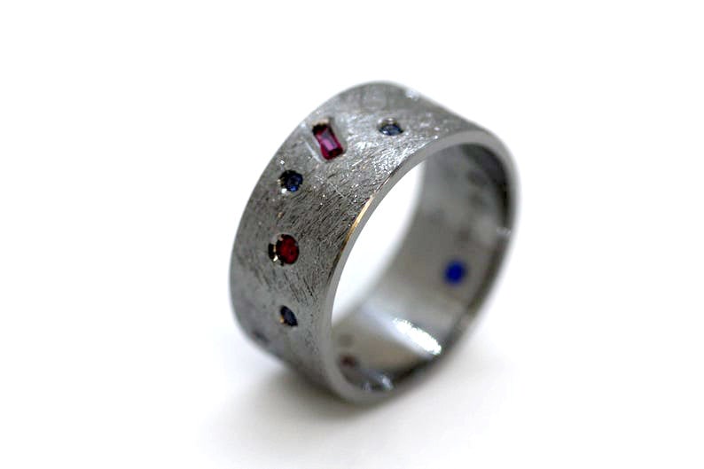 Ring with rubies and sapphires