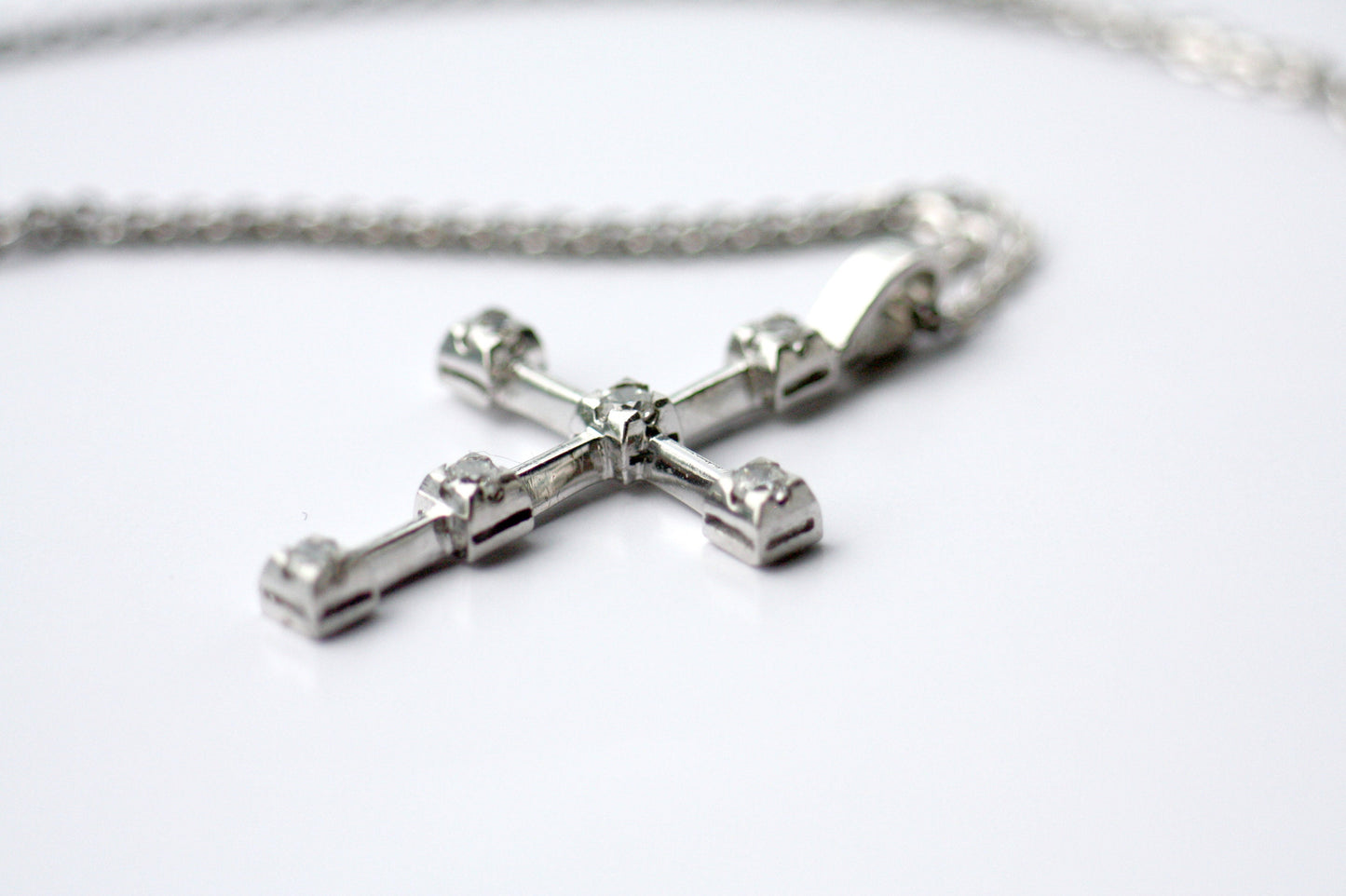 Diamond Cross pendant in White Gold