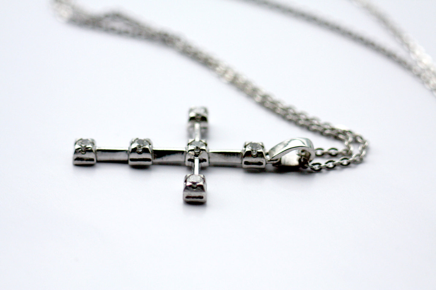 Diamond Cross pendant in White Gold
