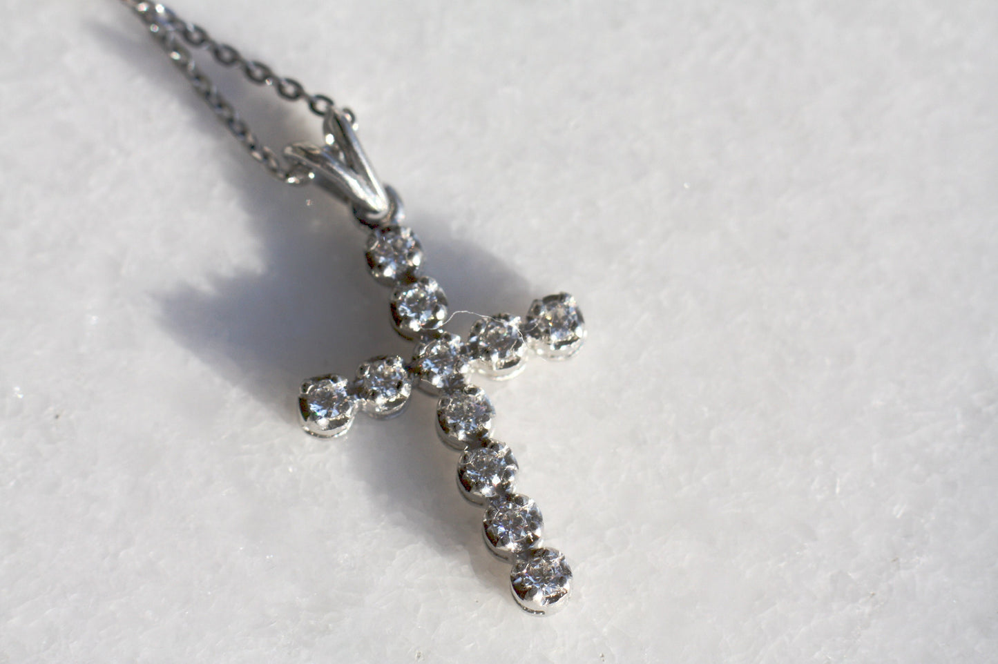 Diamond pendant cross in White Gold for women