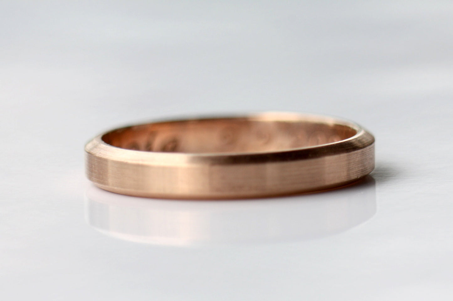 Set of gold plain and eternity diamonds ring