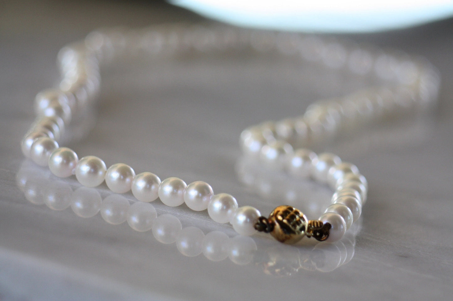 Choose the Gold closure you like on your pearl necklace