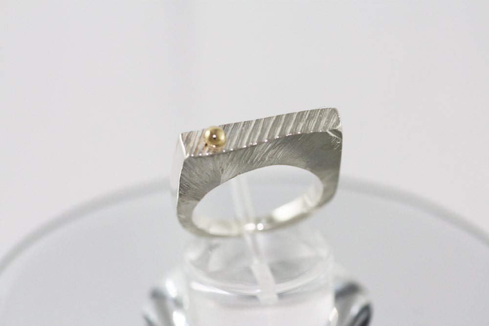 Sterling Silver ring with pink Sapphire and Gold K18 detail