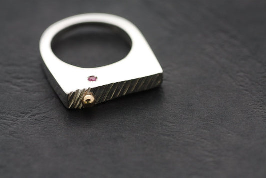 Sterling Silver ring with pink Sapphire and Gold K18 detail