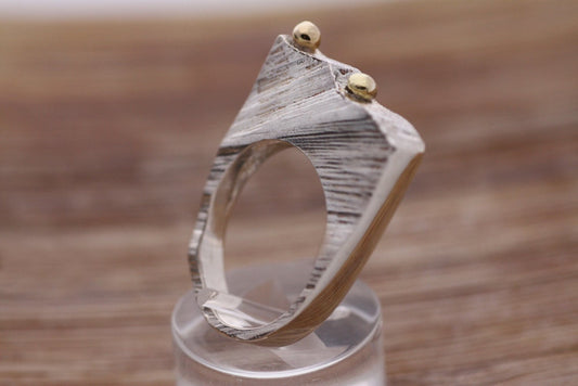 Sterling Silver ring with Gold details and a fine princess cut Ruby