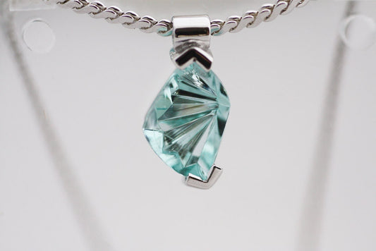 Aquamarine silver pendant