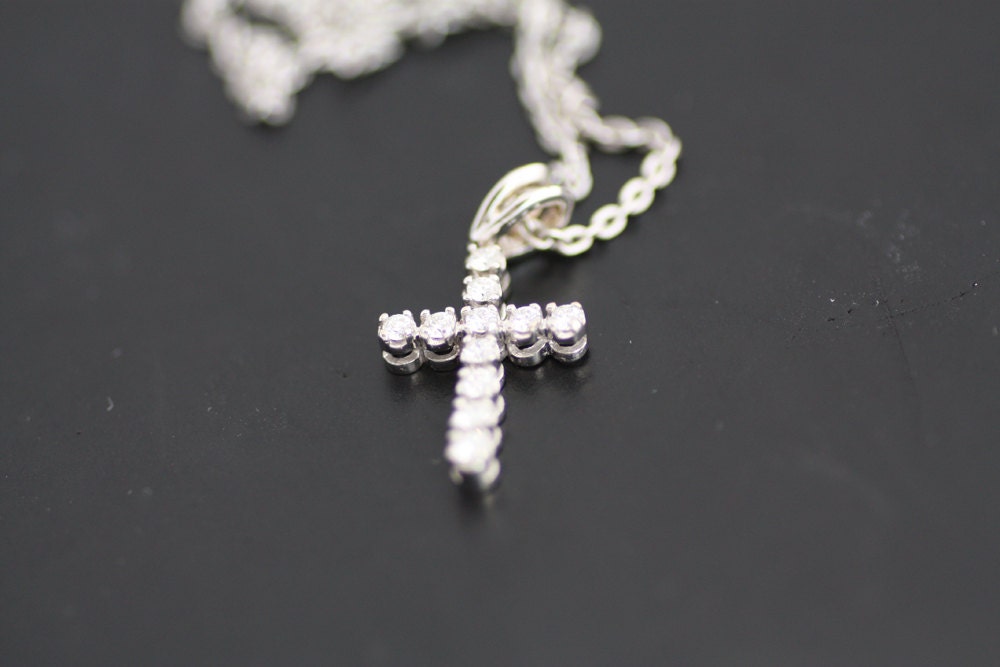 Diamond pendant cross in White Gold for women