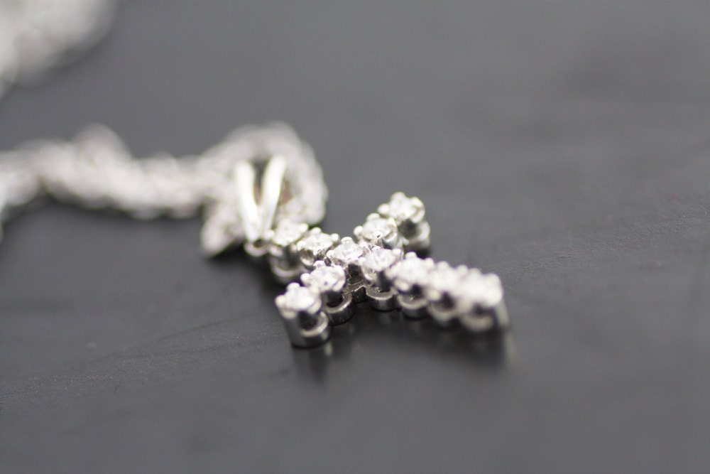 Diamond pendant cross in White Gold for women