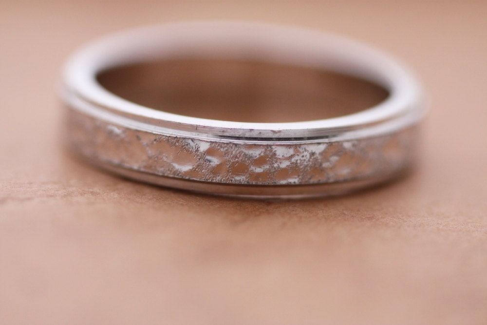Hammered Gold 14K Wedding Ring
